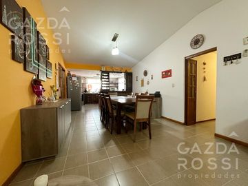 Hermosa casa con piscina en Carlos Spegazzini