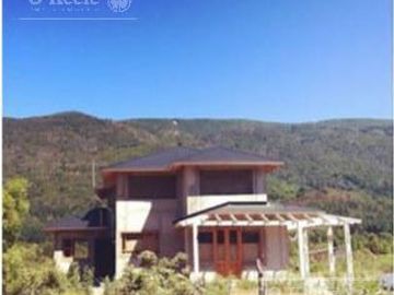 Chacra  Lago Puelo 2 has   Importante Casa de 235 m2 de gran calidad