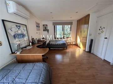 Casa en Venta en Cristobal Colón - Manquehue Sur