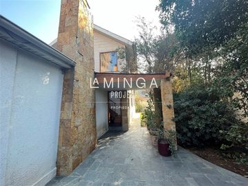 Casa en Venta en Cristobal Colón - Manquehue Sur