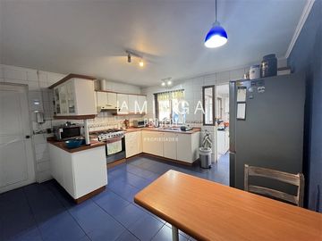 Casa en Venta en Cristobal Colón - Manquehue Sur
