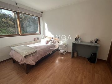 Casa en Venta en Cristobal Colón - Manquehue Sur