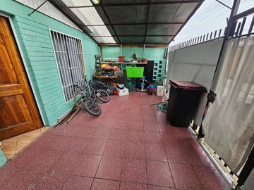 SE VENDE CASA EN AV. CUATRO PONIENTE CON RINCONADA, MAIPÚ