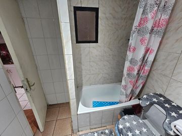 SE VENDE CASA EN AV. CUATRO PONIENTE CON RINCONADA, MAIPÚ