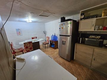 SE VENDE CASA EN AV. CUATRO PONIENTE CON RINCONADA, MAIPÚ