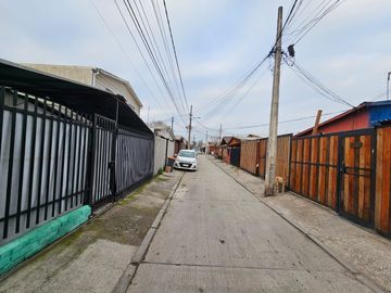 SE VENDE CASA EN AV. CUATRO PONIENTE CON RINCONADA, MAIPÚ