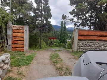 Complejo de 3 casas en Terreno de 1.235m2 - El Bolson - Sobre calle San Martin - Barrio lujan