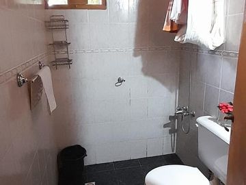 Complejo de 3 casas en Terreno de 1.235m2 - El Bolson - Sobre calle San Martin - Barrio lujan