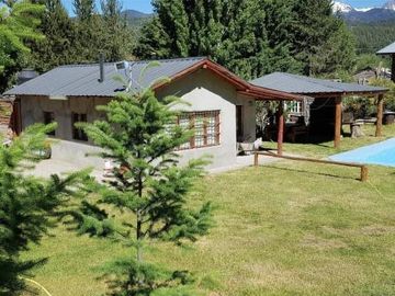 Complejo de 3 casas en Terreno de 1.235m2 - El Bolson - Sobre calle San Martin - Barrio lujan