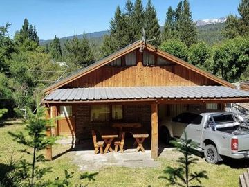 Complejo de 3 casas en Terreno de 1.235m2 - El Bolson - Sobre calle San Martin - Barrio lujan