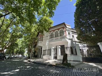 CASA VENTA VICENTE LOPEZ 4 AMB JARDIN PILETA   2 LOCALES COMERCIALES