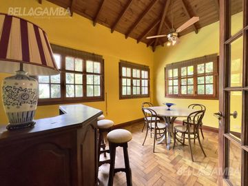 CASA VENTA VICENTE LOPEZ 4 AMB JARDIN PILETA   2 LOCALES COMERCIALES