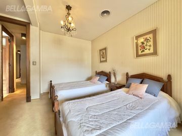 CASA VENTA VICENTE LOPEZ 4 AMB JARDIN PILETA   2 LOCALES COMERCIALES