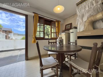 CASA VENTA VICENTE LOPEZ 4 AMB JARDIN PILETA   2 LOCALES COMERCIALES