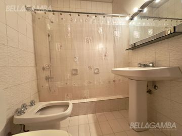 CASA VENTA VICENTE LOPEZ 4 AMB JARDIN PILETA   2 LOCALES COMERCIALES