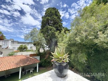 CASA VENTA VICENTE LOPEZ 4 AMB JARDIN PILETA   2 LOCALES COMERCIALES