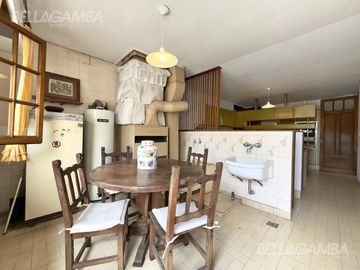 CASA VENTA VICENTE LOPEZ 4 AMB JARDIN PILETA   2 LOCALES COMERCIALES