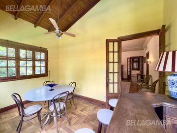 CASA VENTA VICENTE LOPEZ 4 AMB JARDIN PILETA   2 LOCALES COMERCIALES