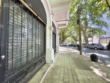 CASA VENTA VICENTE LOPEZ 4 AMB JARDIN PILETA   2 LOCALES COMERCIALES