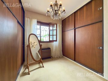 CASA VENTA VICENTE LOPEZ 4 AMB JARDIN PILETA   2 LOCALES COMERCIALES