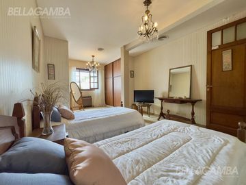 CASA VENTA VICENTE LOPEZ 4 AMB JARDIN PILETA   2 LOCALES COMERCIALES
