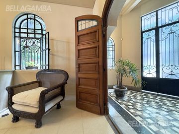 CASA VENTA VICENTE LOPEZ 4 AMB JARDIN PILETA   2 LOCALES COMERCIALES