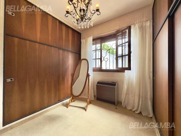CASA VENTA VICENTE LOPEZ 4 AMB JARDIN PILETA   2 LOCALES COMERCIALES