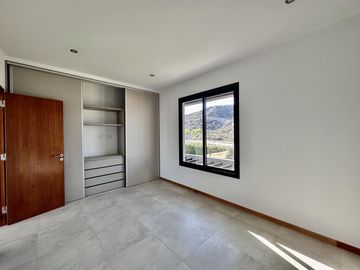 MODERNA CASA A ESTRENAR BARRIO AGUARIBAY