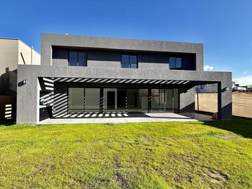 MODERNA CASA A ESTRENAR BARRIO AGUARIBAY