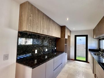 MODERNA CASA A ESTRENAR BARRIO AGUARIBAY
