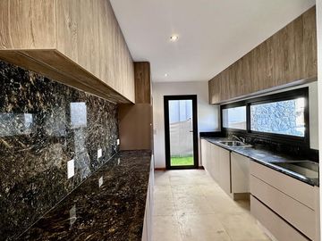MODERNA CASA A ESTRENAR BARRIO AGUARIBAY