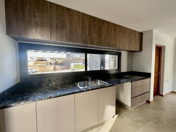 MODERNA CASA A ESTRENAR BARRIO AGUARIBAY