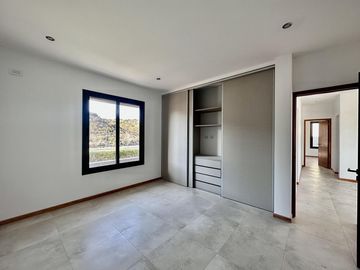 MODERNA CASA A ESTRENAR BARRIO AGUARIBAY