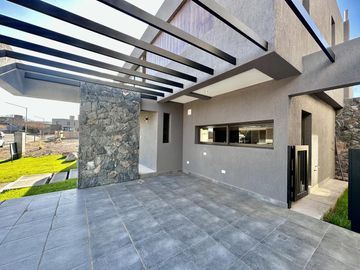 MODERNA CASA A ESTRENAR BARRIO AGUARIBAY
