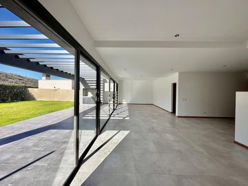 MODERNA CASA A ESTRENAR BARRIO AGUARIBAY