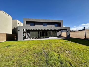 MODERNA CASA A ESTRENAR BARRIO AGUARIBAY