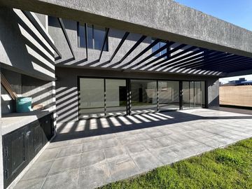 MODERNA CASA A ESTRENAR BARRIO AGUARIBAY