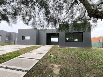 VENTA CASA AREA 1 SAN SEBASTIAN 3 AMBIENTES