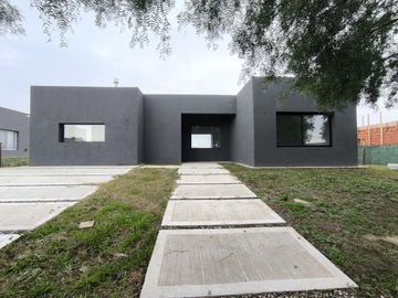 VENTA CASA AREA 1 SAN SEBASTIAN 3 AMBIENTES