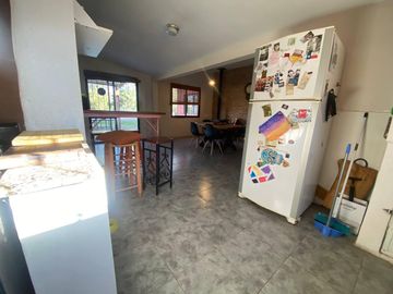 Casa de tres dormitorios con galeria, pileta y jardín. Rosario, Funes Garita 7