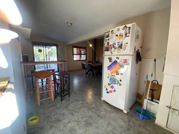 Casa de tres dormitorios con galeria, pileta y jardín. Rosario, Funes Garita 7