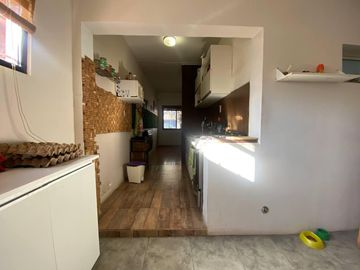 Casa de tres dormitorios con galeria, pileta y jardín. Rosario, Funes Garita 7