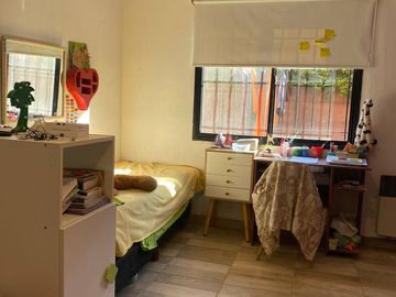 Casa de tres dormitorios con galeria, pileta y jardín. Rosario, Funes Garita 7