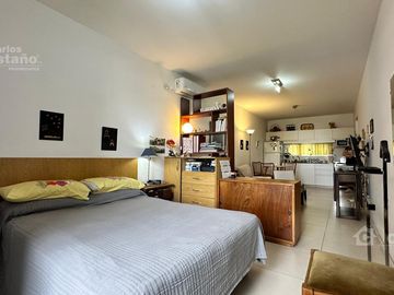 Exc. Monoambiente al Frente con Balcón