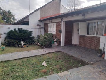 Casa en venta - 4 Dormitorios 4 Baños - 400mts2 - Ezeiza