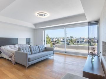 Casa en venta y alquiler anual en el exclusivo barrio de Albanueva