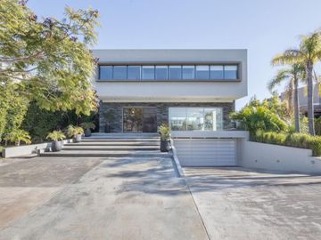 Casa en venta y alquiler anual en el exclusivo barrio de Albanueva