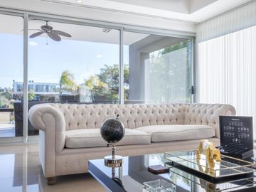 Casa en venta y alquiler anual en el exclusivo barrio de Albanueva