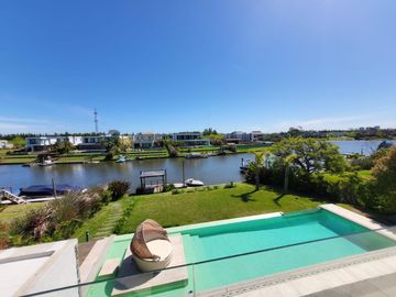 Casa en venta y alquiler anual en el exclusivo barrio de Albanueva