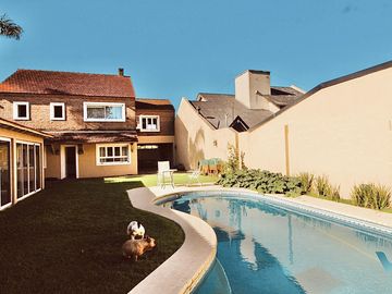 Casa en venta exclusiva zona Ituzaingó norte, 5 ambientes quincho y piscina.